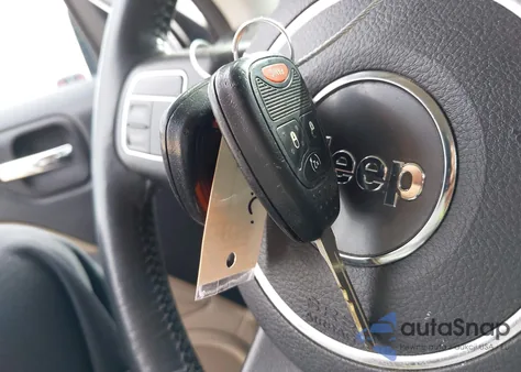 2016 Jeep Patriot Latitude z USA, uszkodzony, nr VIN 1C4NJPFB2GD649676